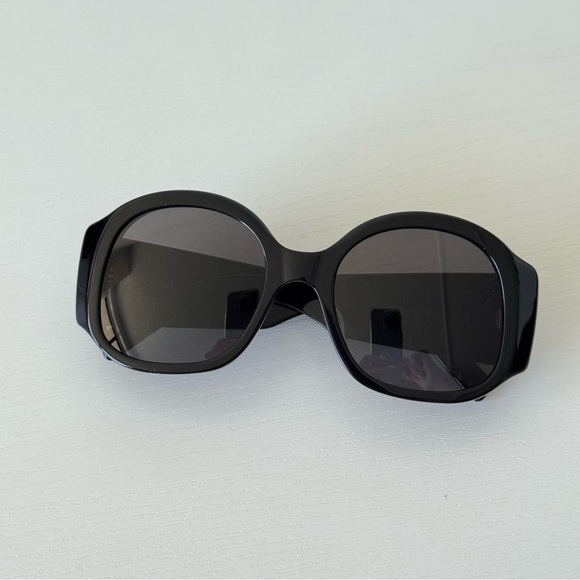 New! CELINE Maxi Triomph Black Sunglasses CL40305U 01A, Authentic